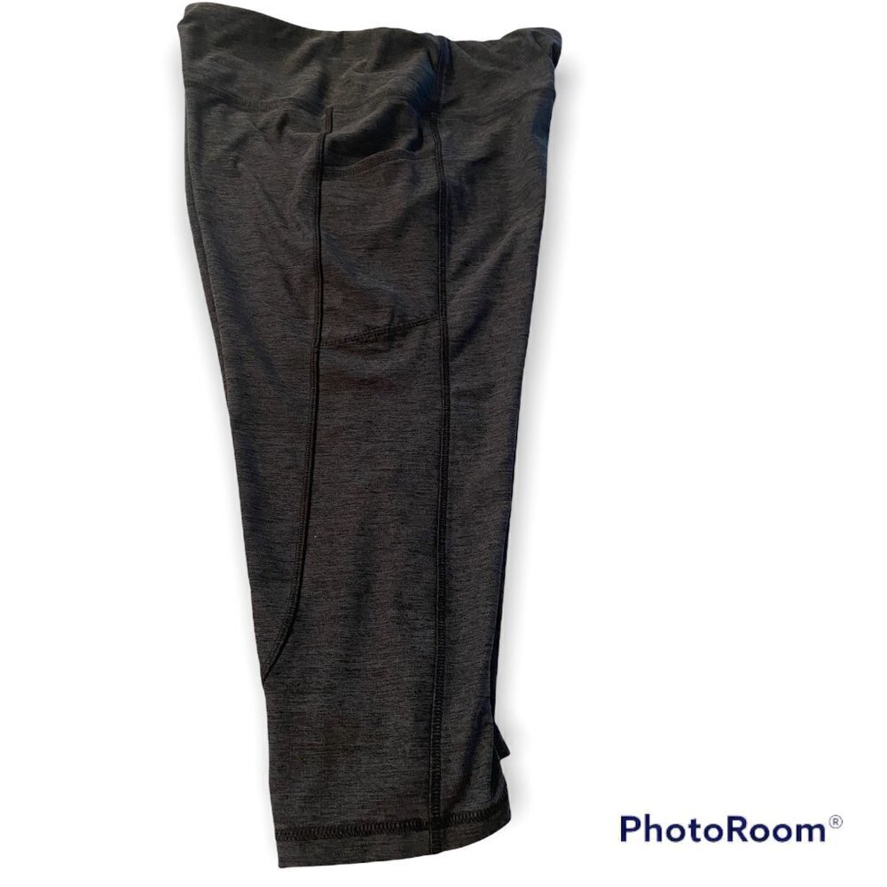 Avia Gray Capris Yoga Leggins, Size Large (12-14)